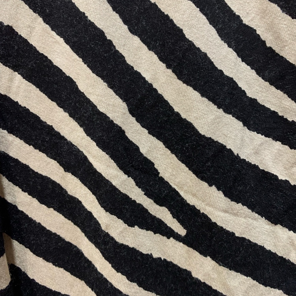 H&M top Short Sleeve Top Zebra print top Size UK M Black and Beige stripes - Picture 3 of 5